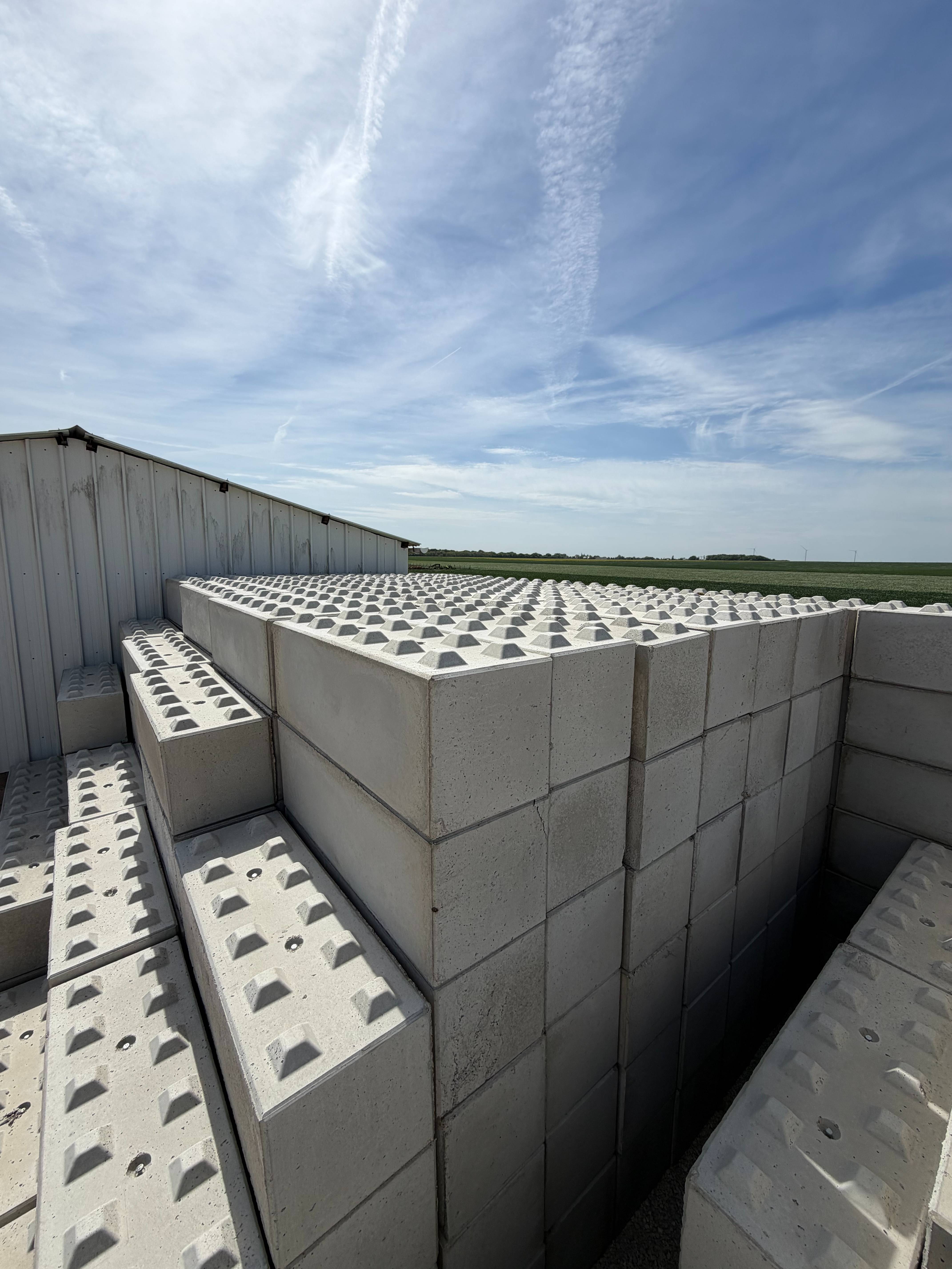 Blocs-beton-stock-Chartres.jpeg
