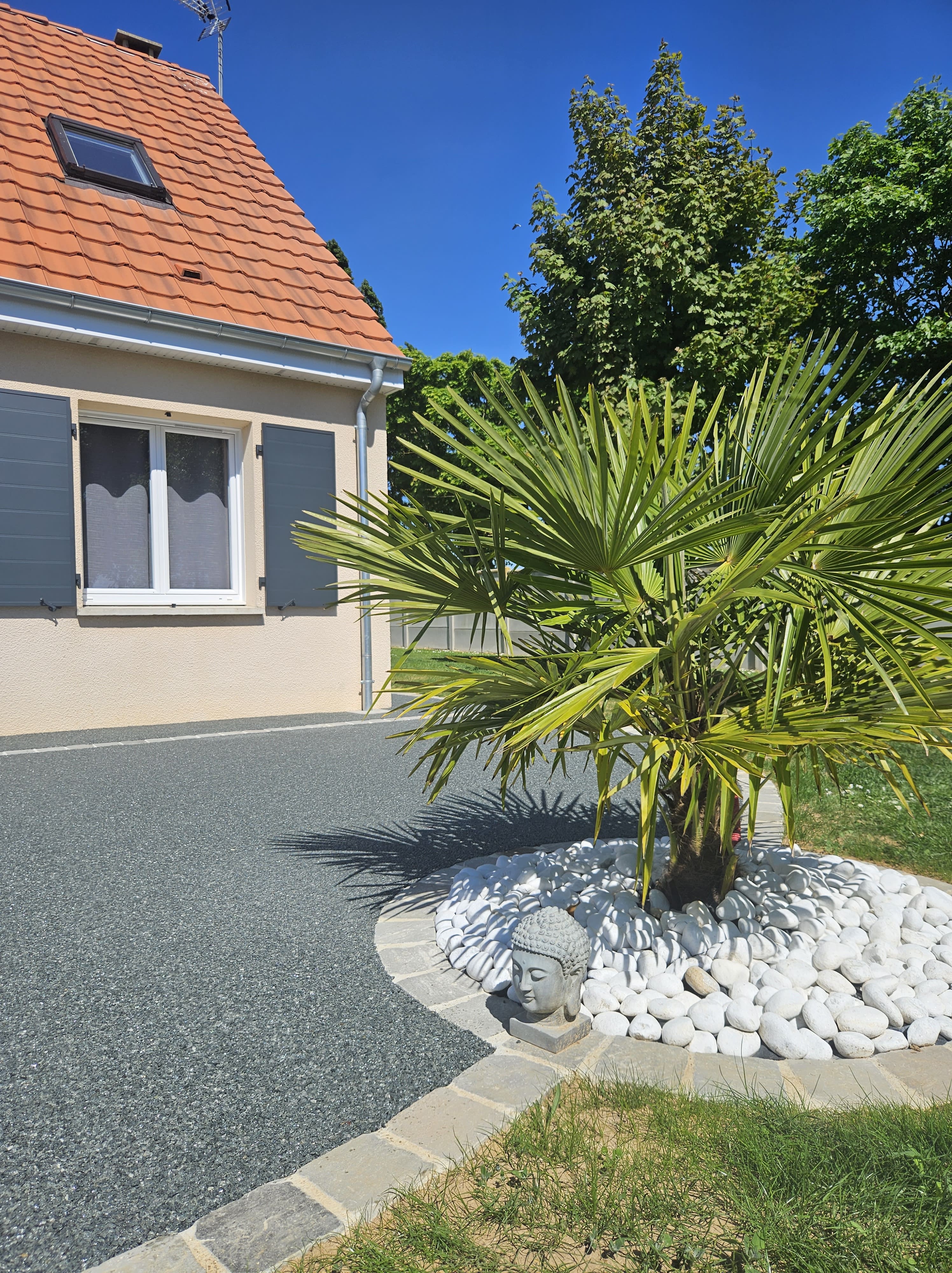 paves-gres-travertin-maconnerie-terrassement-hydroway-drainant-permeable-beige-safran-liant-cour-allee-parking-collectivites-decoration-esthetique-min.jpg